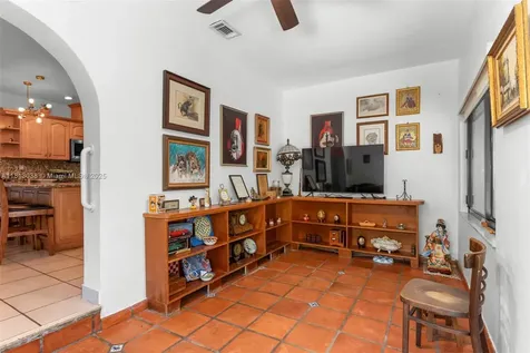 525 NW 32nd Avenue Miami FL 33125