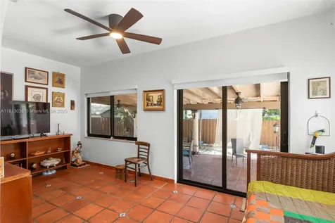 525 NW 32nd Avenue Miami FL 33125