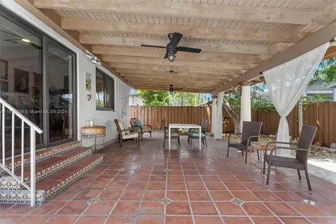 525 NW 32nd Avenue Miami FL 33125