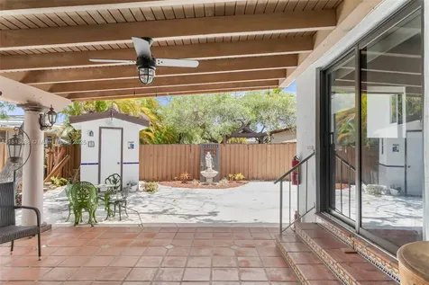 525 NW 32nd Avenue Miami FL 33125