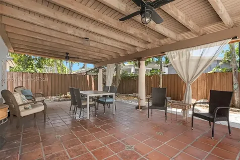 525 NW 32nd Avenue Miami FL 33125