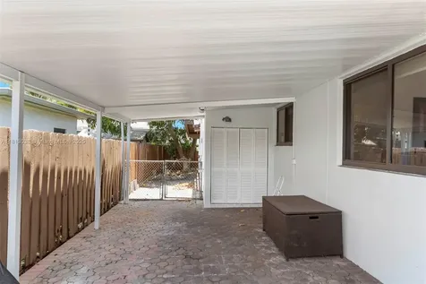 525 NW 32nd Avenue Miami FL 33125