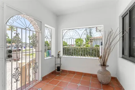 525 NW 32nd Avenue Miami FL 33125