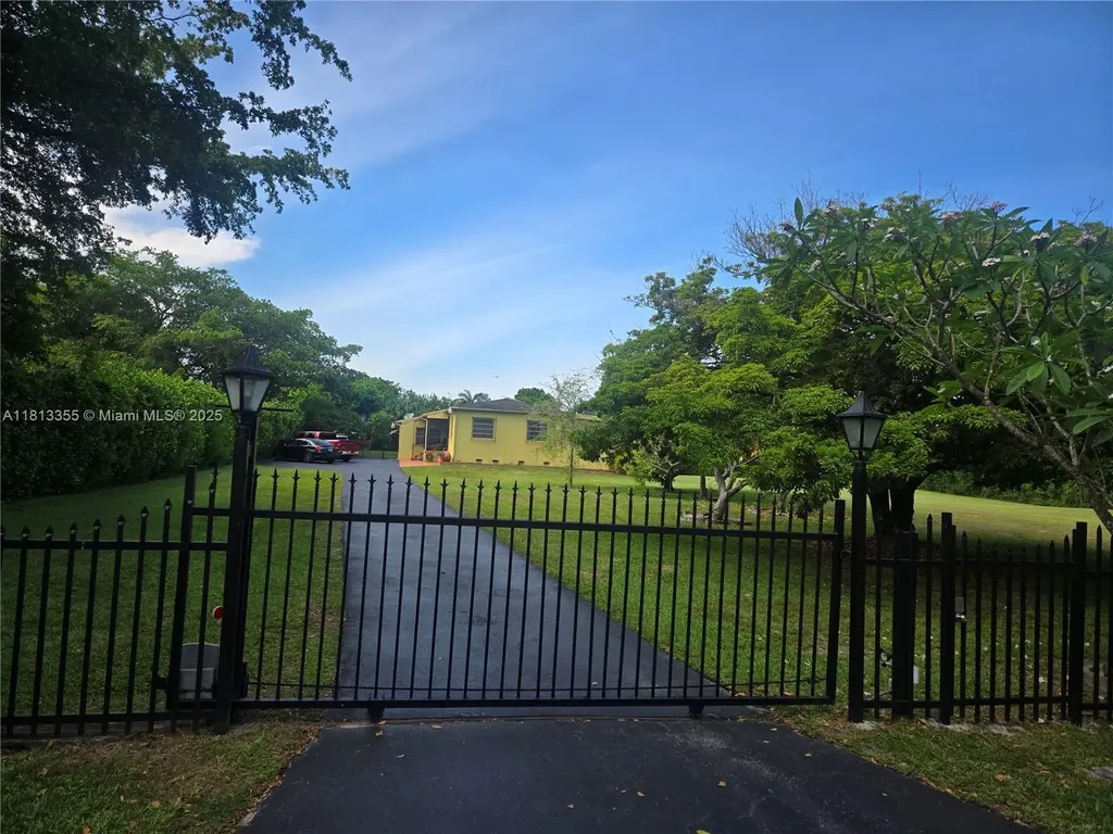 12401 SW 47th Street Miami FL 33175