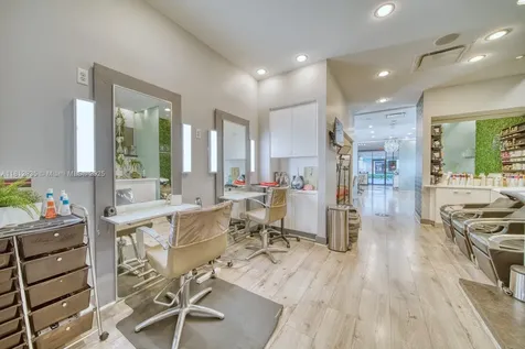 Full Service Beauty Salon On Sunset Drive & 57th Avenue Coral Gables FL 33143