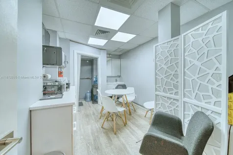 Full Service Beauty Salon On Sunset Drive & 57th Avenue Coral Gables FL 33143