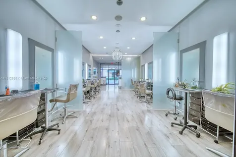 Full Service Beauty Salon On Sunset Drive & 57th Avenue Coral Gables FL 33143