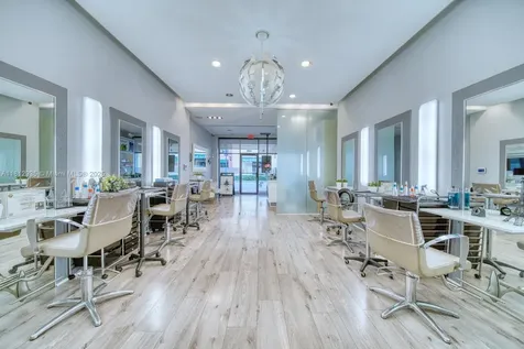 Full Service Beauty Salon On Sunset Drive & 57th Avenue Coral Gables FL 33143