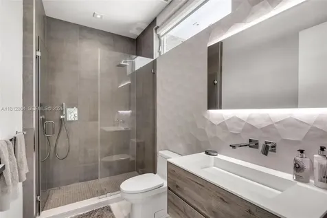 420 Island Drive Key Biscayne FL 33149