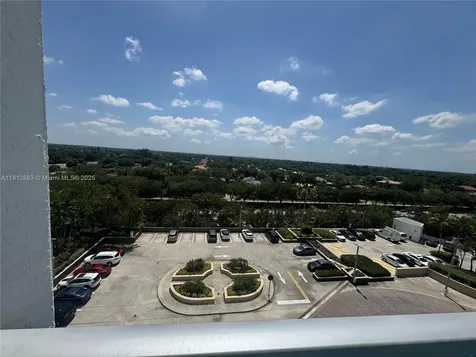 2641 N Flamingo Road Sunrise FL 33323