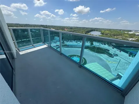 2641 N Flamingo Road Sunrise FL 33323