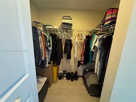 2641 N Flamingo Road Sunrise FL 33323