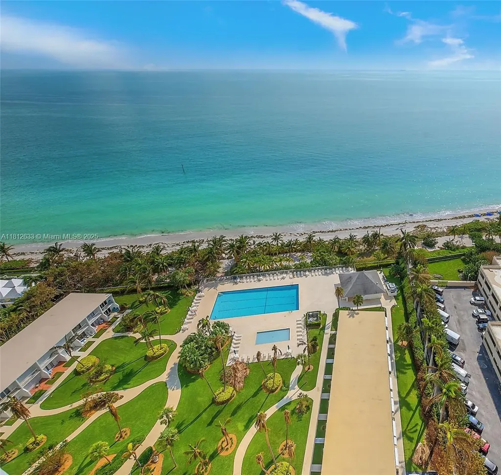 881 Ocean Drive Key Biscayne FL 33149