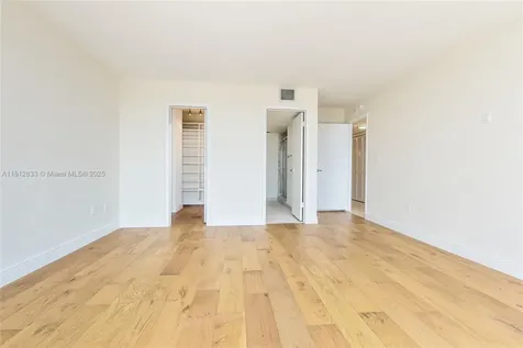 881 Ocean Drive Key Biscayne FL 33149