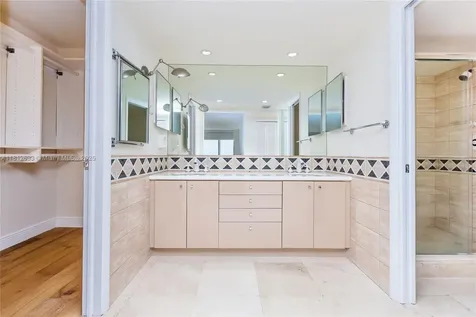 881 Ocean Drive Key Biscayne FL 33149