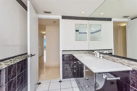 881 Ocean Drive Key Biscayne FL 33149