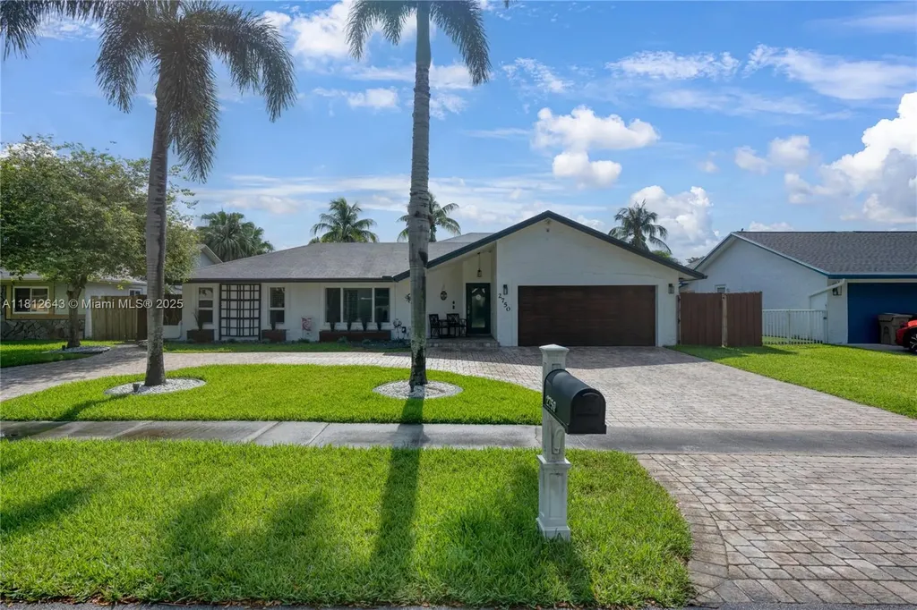 2750 SW 86th Way Davie FL 33328