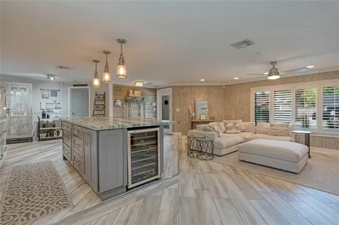 2750 SW 86th Way Davie FL 33328