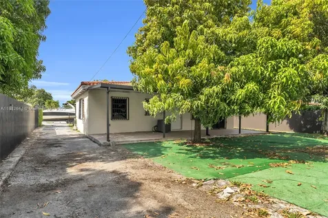 775 E 8th Street Hialeah FL 33010