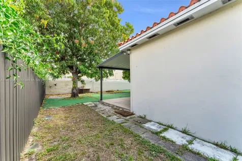 775 E 8th Street Hialeah FL 33010