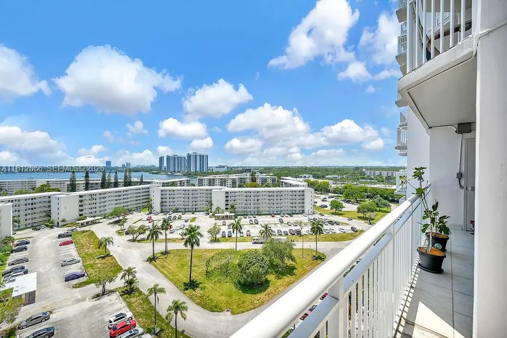 18041 Biscayne Boulevard Aventura FL 33160