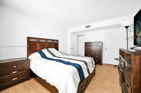 18041 Biscayne Boulevard Aventura FL 33160