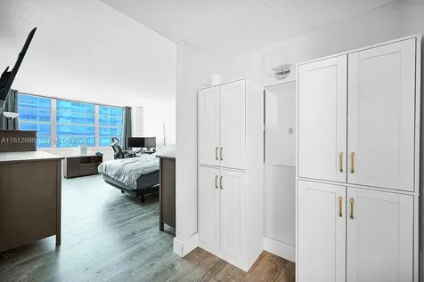 18041 Biscayne Boulevard Aventura FL 33160