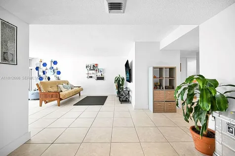 18041 Biscayne Boulevard Aventura FL 33160