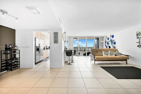 18041 Biscayne Boulevard Aventura FL 33160