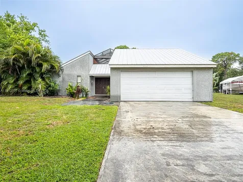 802 SE Kendall Avenue Port St. Lucie FL 34983