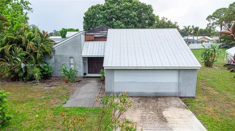802 SE Kendall Avenue Port St. Lucie FL 34983