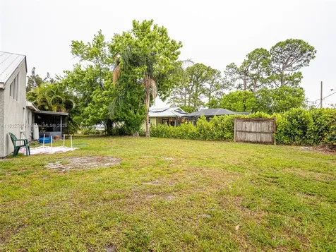 802 SE Kendall Avenue Port St. Lucie FL 34983