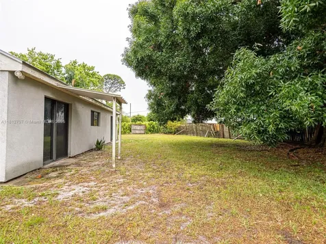 802 SE Kendall Avenue Port St. Lucie FL 34983