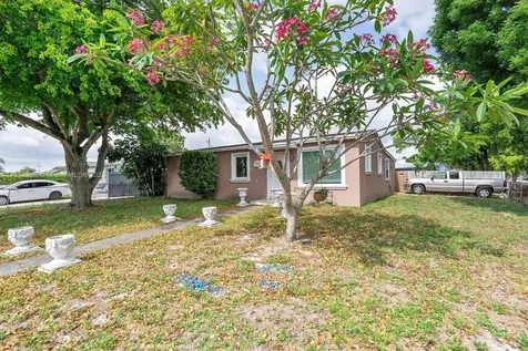 840 N 68th Terrace Hollywood FL 33024