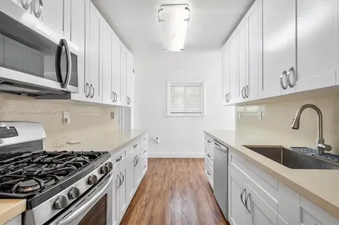 840 N 68th Terrace Hollywood FL 33024