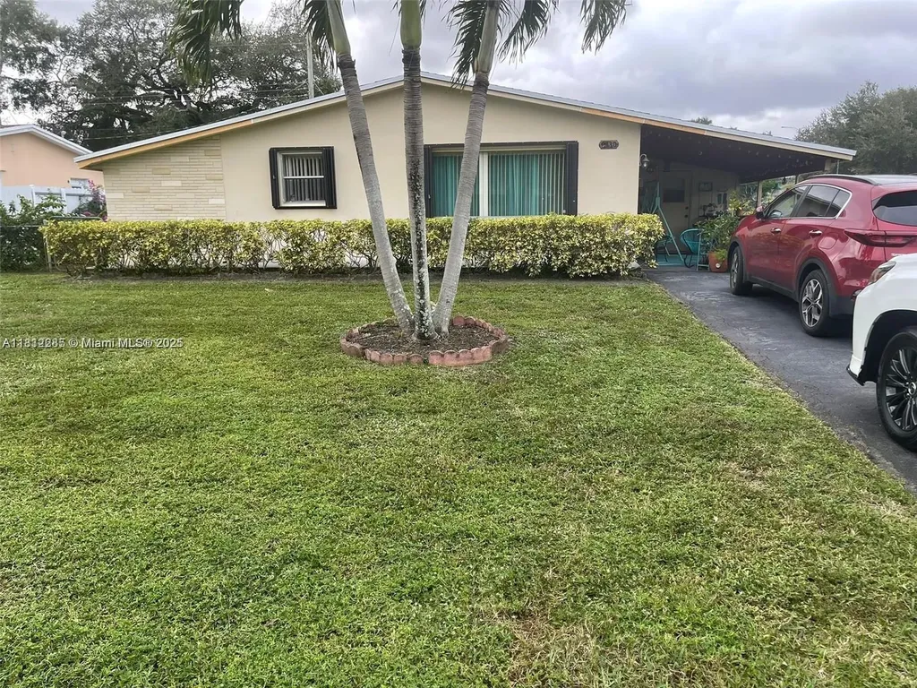 2430 N 61st Terrace Hollywood FL 33024