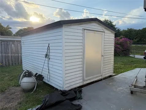 2430 N 61st Terrace Hollywood FL 33024