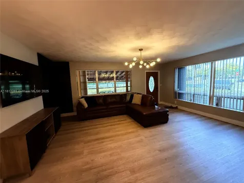 2430 N 61st Terrace Hollywood FL 33024