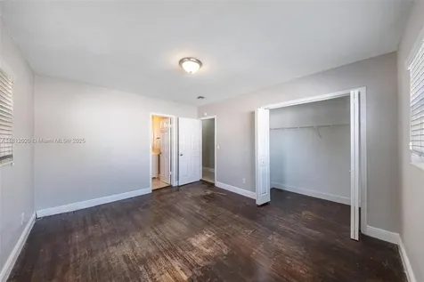 725 NE 178th Street Miami FL 33162