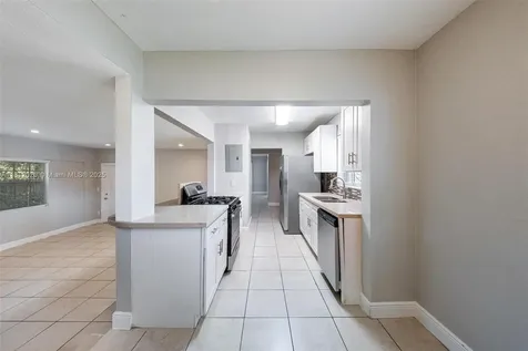 725 NE 178th Street Miami FL 33162