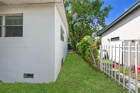 725 NE 178th Street Miami FL 33162