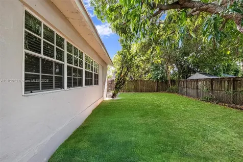 725 NE 178th Street Miami FL 33162