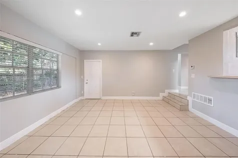 725 NE 178th Street Miami FL 33162