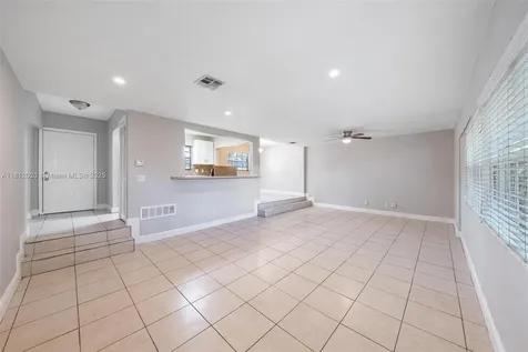 725 NE 178th Street Miami FL 33162