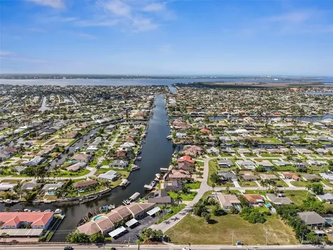 4803 SW Santa Barbara Court Cape Coral FL 33914