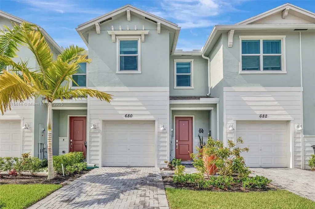680 SE Lake Falls Street Port St. Lucie FL 34984