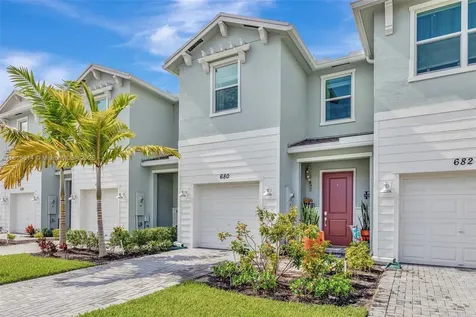 680 SE Lake Falls Street Port St. Lucie FL 34984