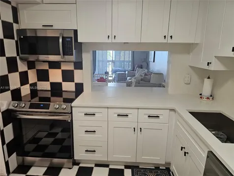 215 SE 3rd Avenue Hallandale Beach FL 33009