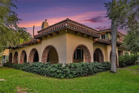 5905 N Bay Road Miami Beach FL 33140