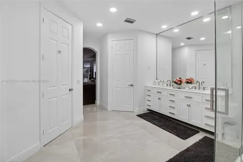 6403 SW 162nd Path Miami FL 33193